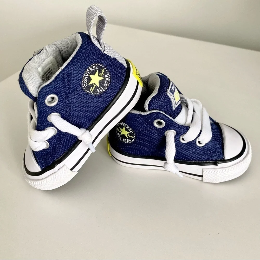 Converse NWOT All Star Infant Chuck Taylor Size 2